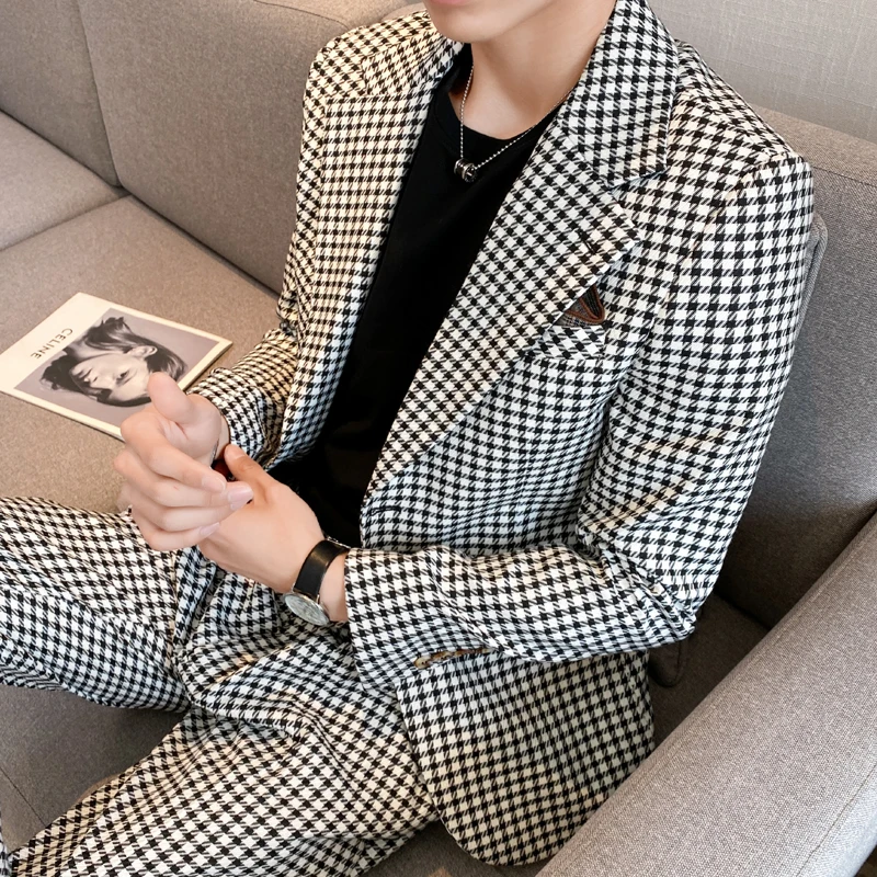 

Vintage Plaid British Style Blazers For Mens Slim Fit Houndstooth Retro Gentleman Elegant Mens Jackets Khaki Korean Stylish Suit