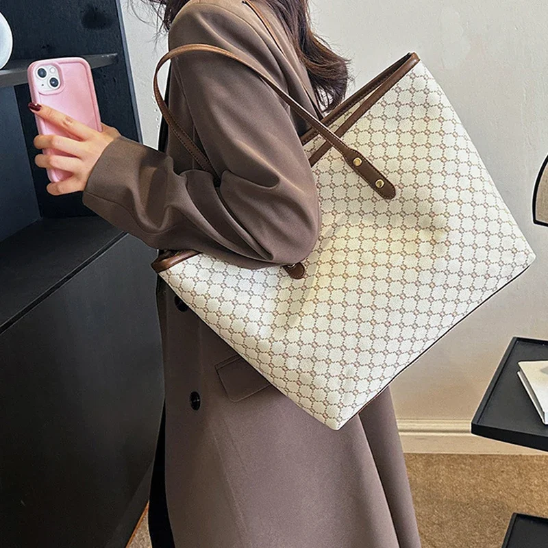 Large Capacity Shoulder Bag Women's PU Leather Handbag for Commuting and Casual Use Versatile Tote Bag 4