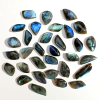 Pierre naturelle cristal Labradorite forme aléatoire feuilles lumière bleue décor de bureau à domicile cadeaux mignons pierres précieuses en vrac 3