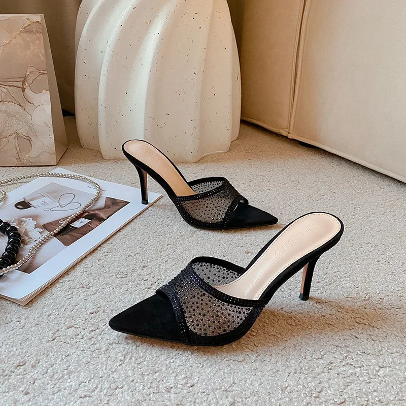 صنادل نسائية بحزام عريض بمقدمة مدببة جديدة 2025 كر...