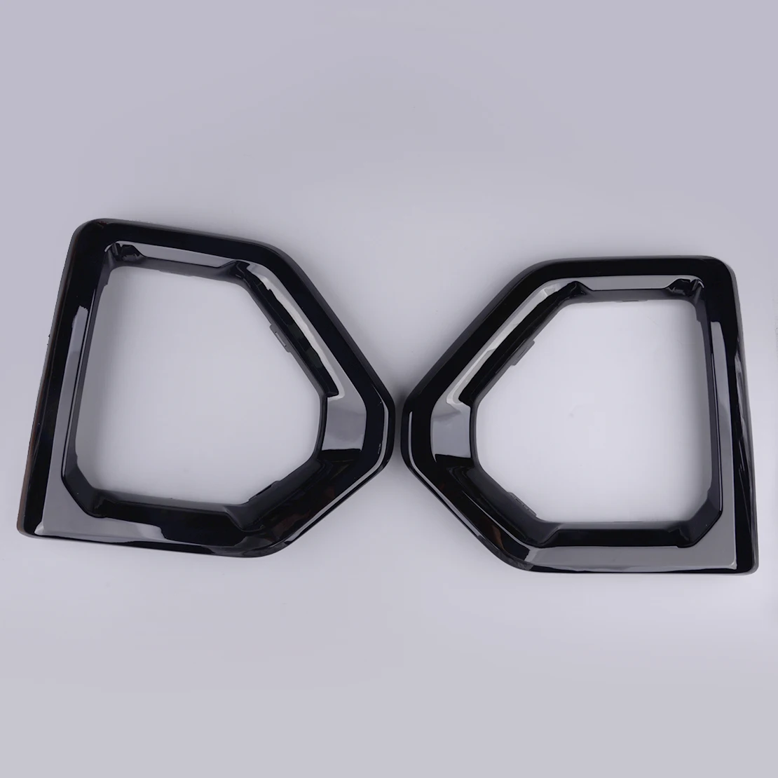 

84176753 84176752 1Pair Front Fog Light Outer Bezel Cover Trim Fit For GMC Sierra 1500 Denali SLT AT4 2019-2021 Glossy Black