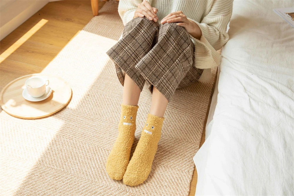 Neue Lustige 3D Kleine Dinosaurier Nette Monster Korallen Samt Socken Weihnachten Geschenk Warme Winter Thicking Boden Bett Schlafen Sokken Dropship – Detail 7