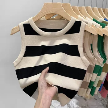 بلوزة نسائية صيفية موديل 2025 بدون أكمام على الموضة الخارجية على الطراز الكوري متعددة الاستخدامات مخططة ضيقة قطع علوية نسائية قصيرة