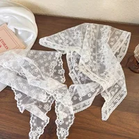 Foulard enveloppant de tête en dentelle florale rétro, foulard de cou triangulaire brodé pour femmes, accessoire Bandana de cheveux pour photographie de voyage Vintage 6