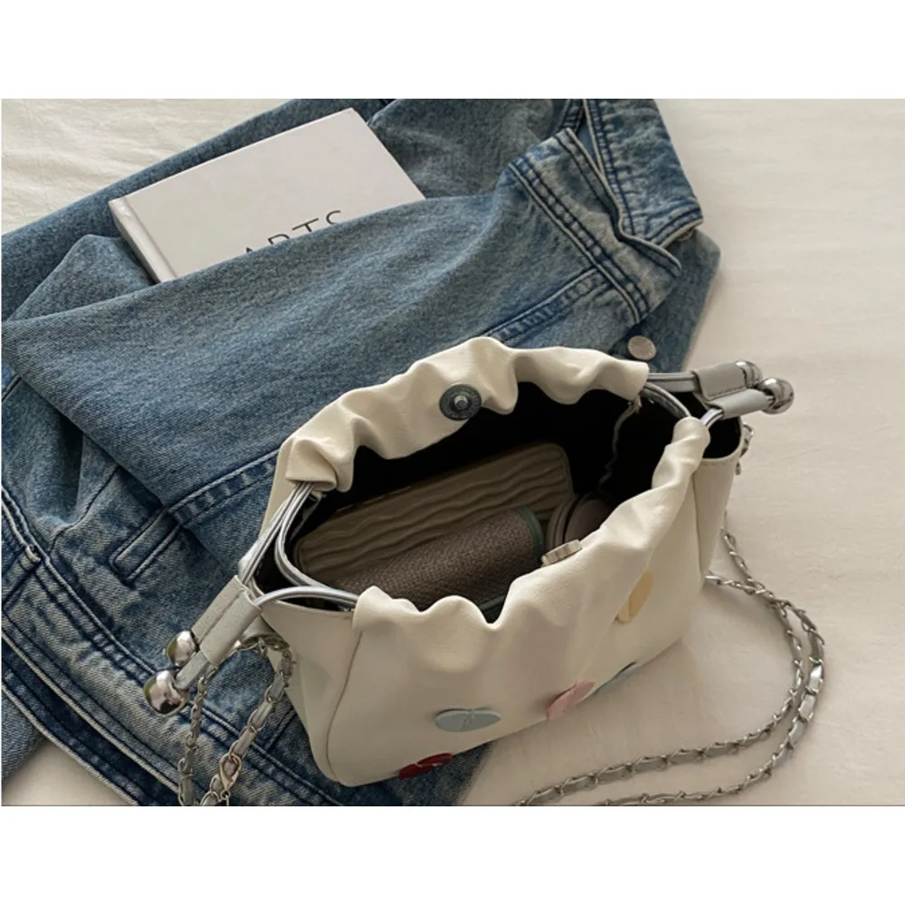 Drawstring bucket for women 2024 new Korean fashion shoulder bag, simple commuting contrasting color heart chain_voghion.com