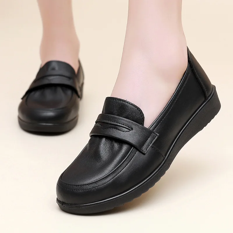 Spring Autumn Flat Shoes Women Genuine Leather Loafers Slip On Shoes Mother Soft Casual Walking Shoes Free shipping