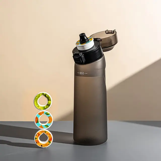 The start-up company Air up produces drinking bottles that only give  water taste through scent. Here: The drinking bottle of Air up.  [automated translation] Stock Photo - Alamy