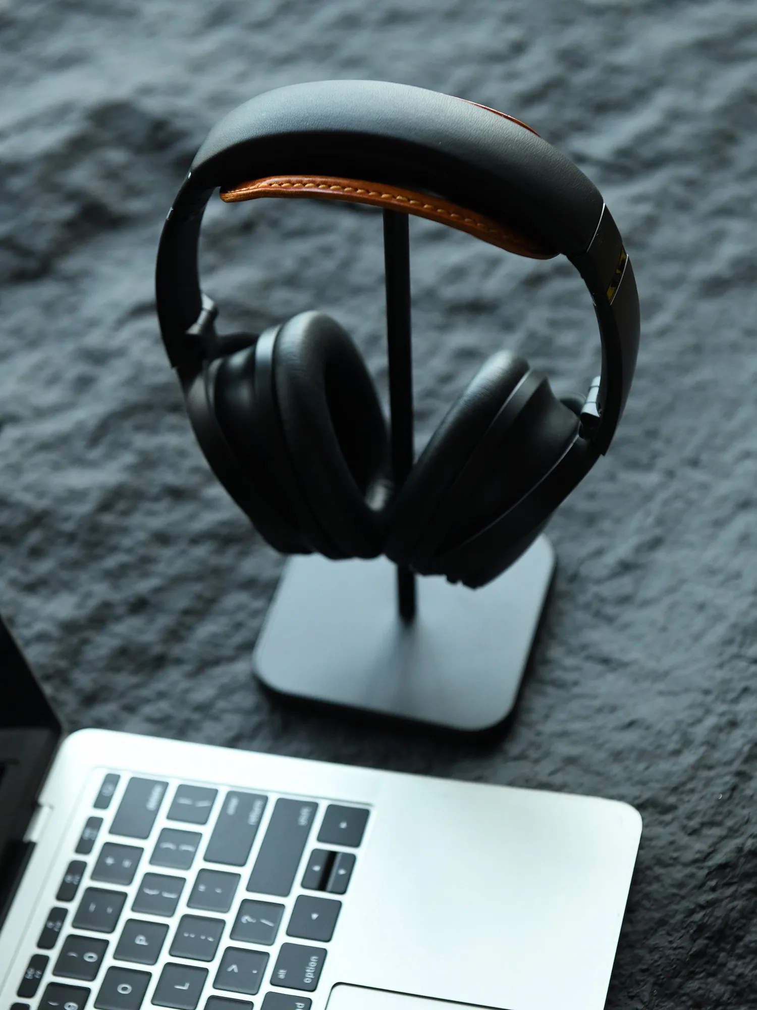 Univeral Curved Headphones Stand Real Cow Leather+Metal Gaming Headset Holder Genuine Leather Earphones Bracket with Solid Base