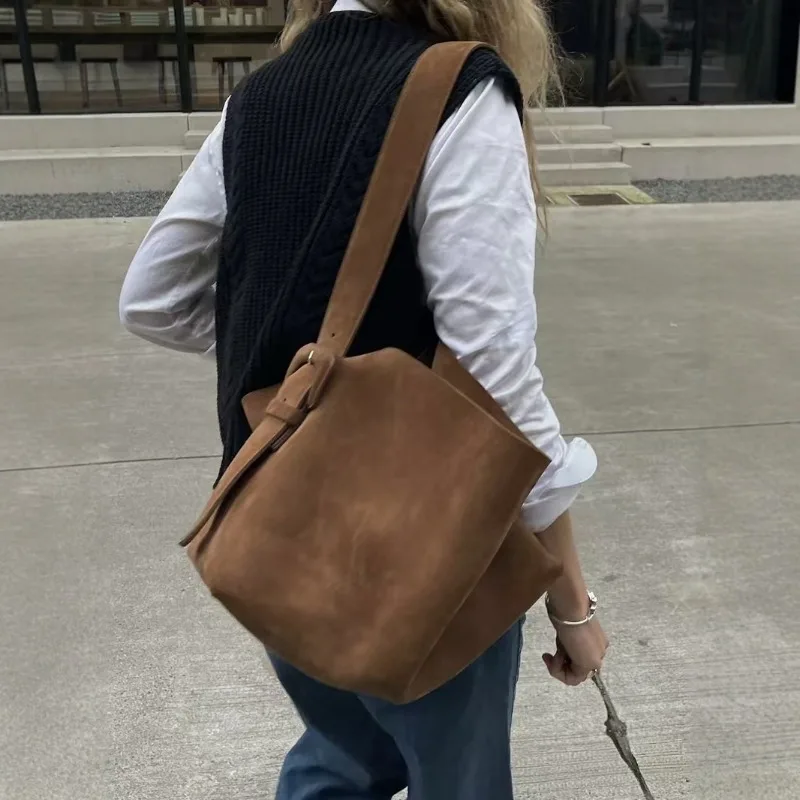 2026 New Retro Bag Brown Large Capacity Shoulder Bag, Underarm Bag, Crossbody Bag Fashion and Leisure Daily Commuter Women's Bag