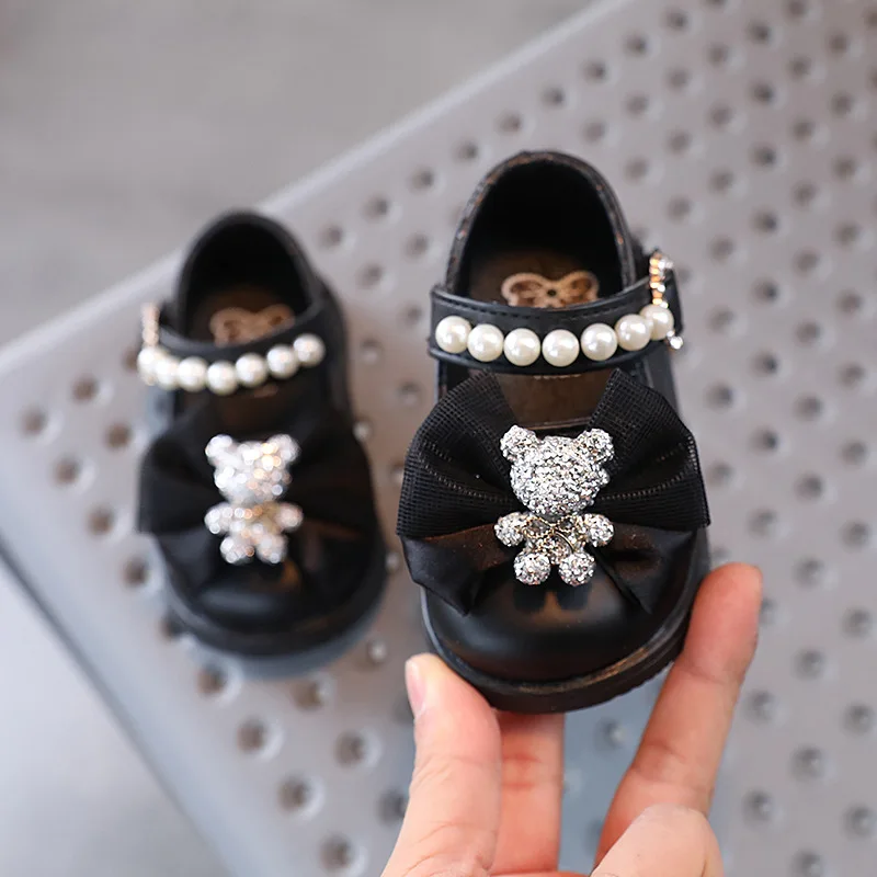Cute Baby Shoes for Baby Girls Patent Leather Toddler Baptism Shoes with 3D Bear New Spring Fall Newborn Party H07292