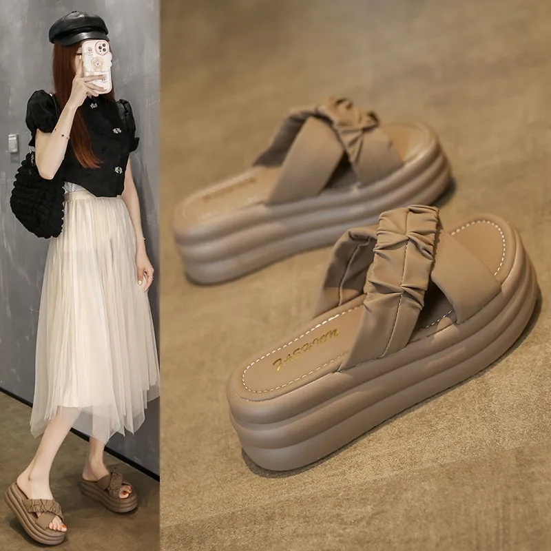 

Туфли на низком каблуке из искусственной кожи