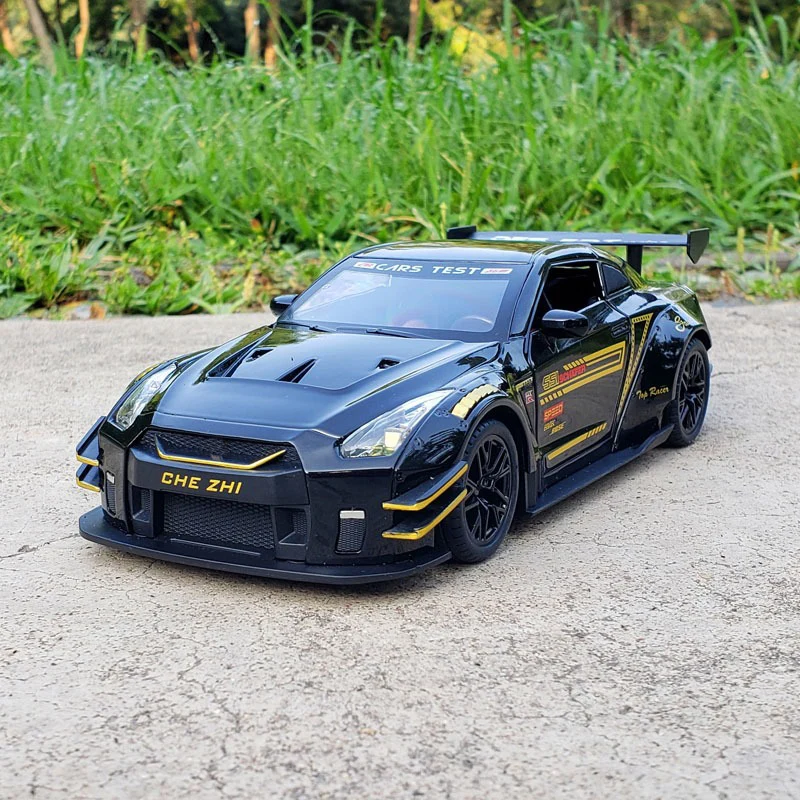 1:24 Nissan R35 Simulation Alloy Sports Car Model Diecasts Metal Toy Vehicles Pull Back Car Sound Light Childrens Toy Gifts jada 1 24 nissan gtr r35 paul toy alloy car diecasts