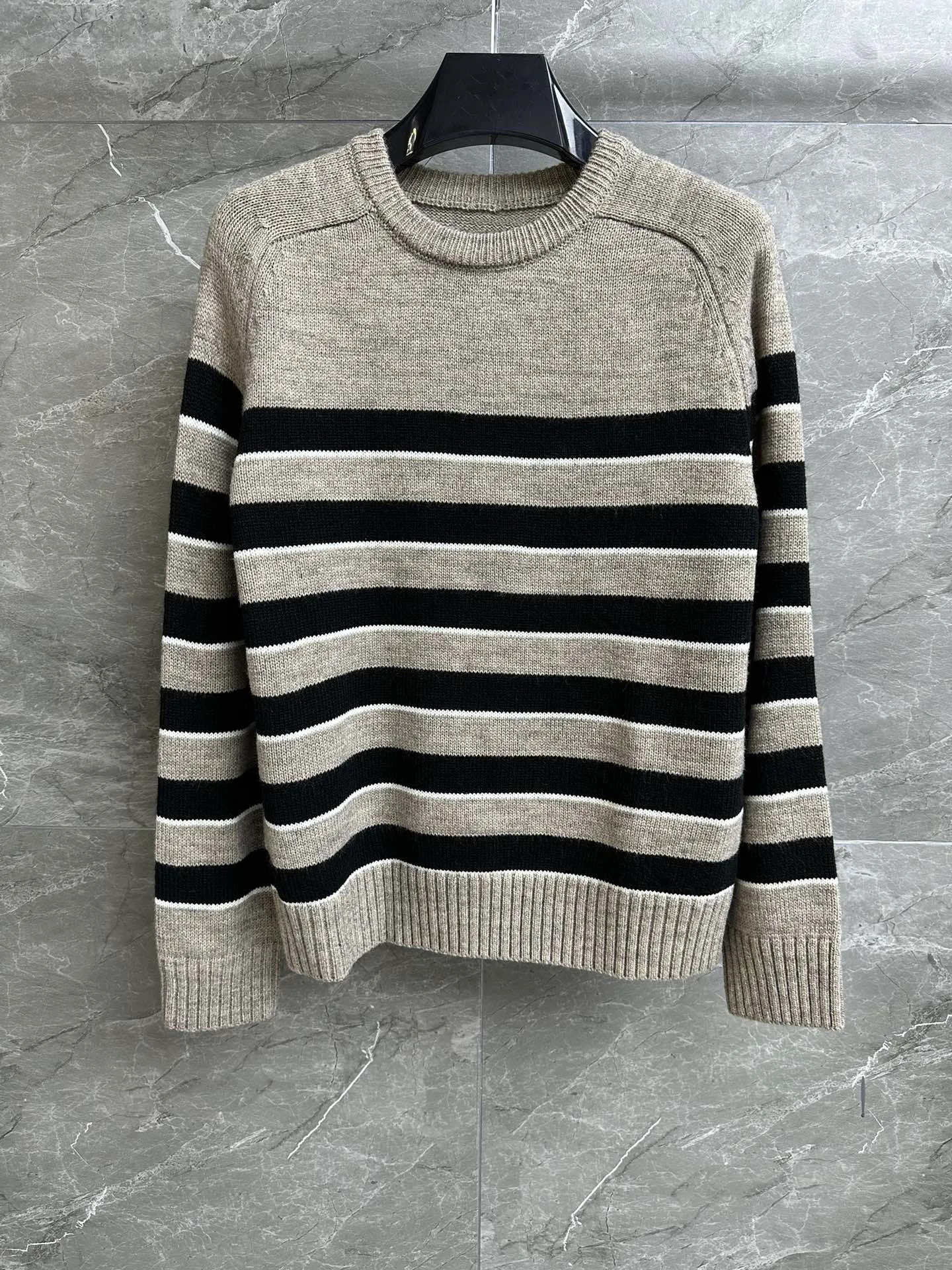 

Striped jumper round neck neckline design casual versatile fashion 2023 autumn new