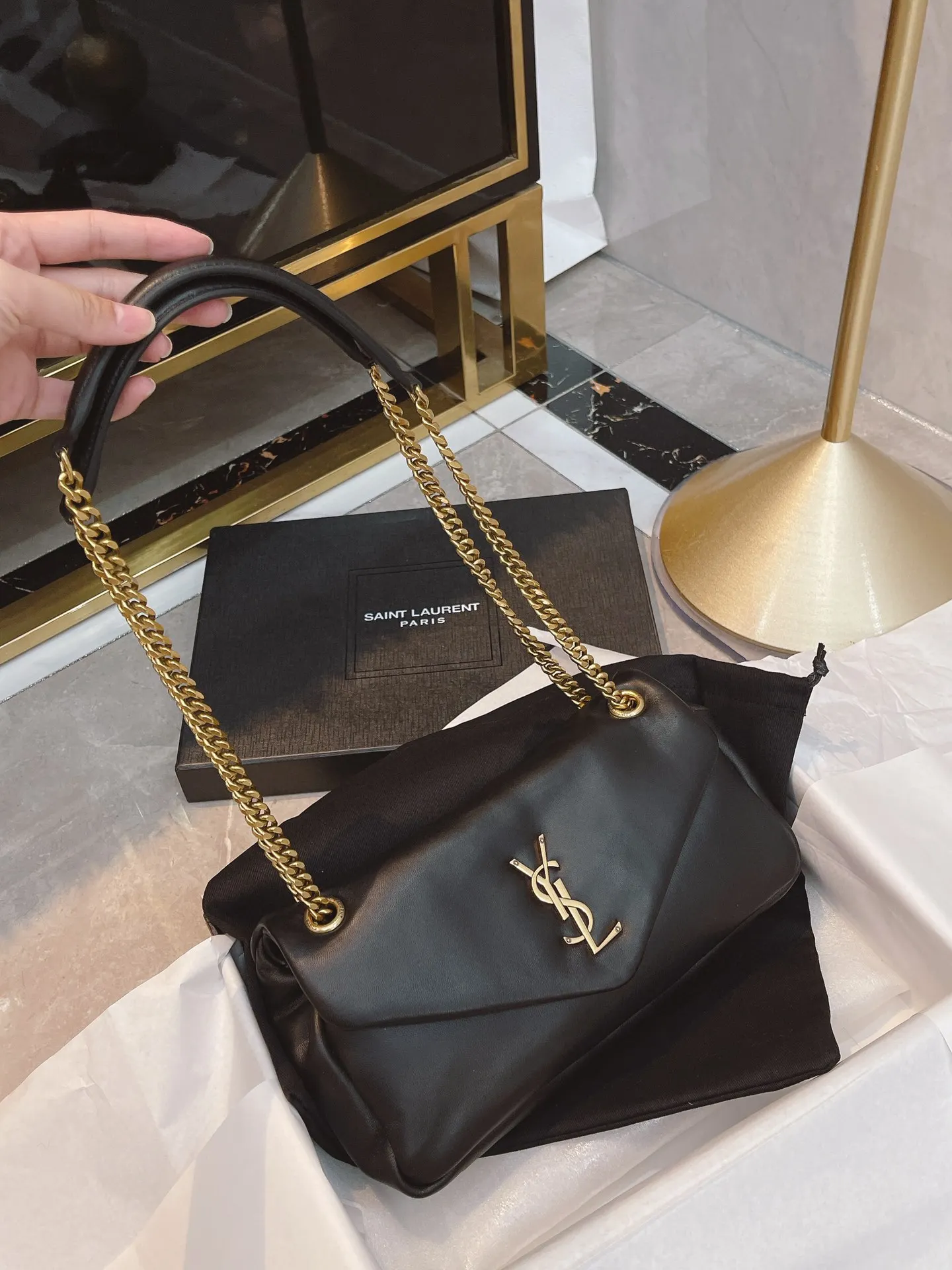 ショルダーバッグ・ポシェット SAINT LAURENT Women Shoulder Bags 7428282R20W 1000 NERO Blac Women's Designer Bags | The Webster