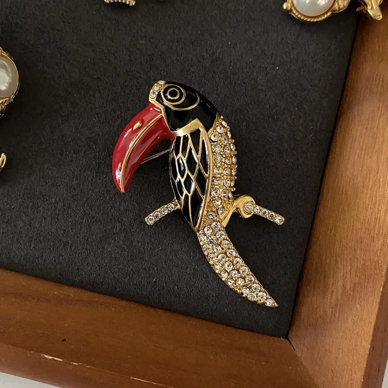 European and American fashion vintage vintage brooch