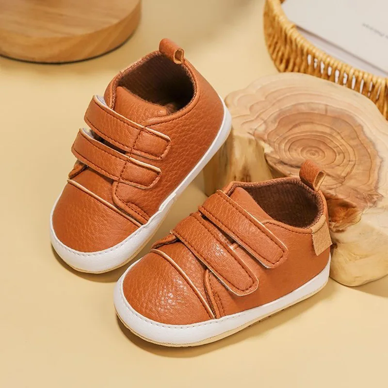Sneakers Shoes A Pair of Classic Soft Comfortable Rubber Soled Anti Slip Baby Sports