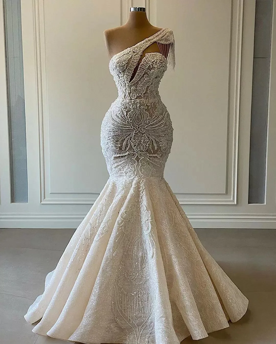 chinese dress ladies Amazon.com: Women's Beads Hi-Lo Lace Long Sleeve Prom Dresses Evening Gown  Black 2 : Clothing, Shoes & Jewelry