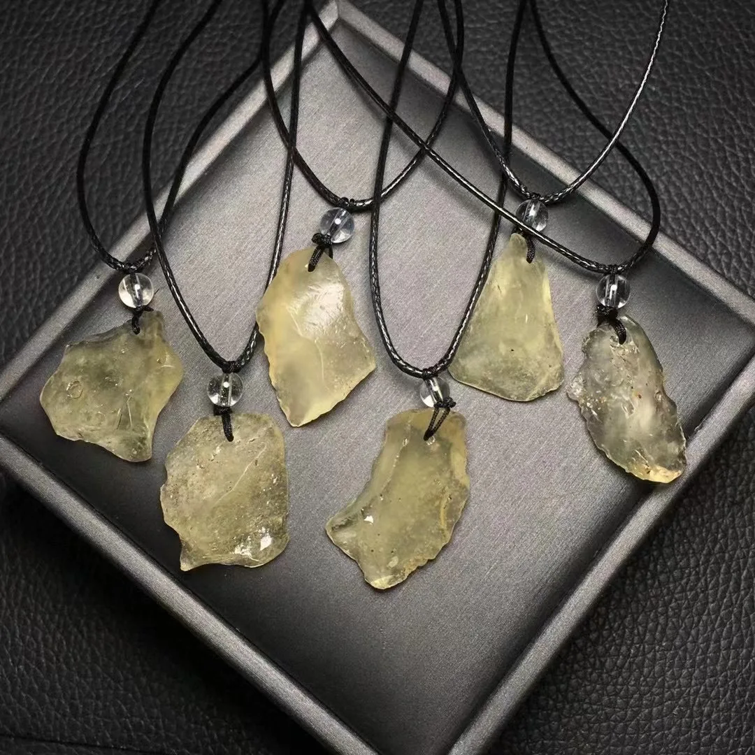 1 шт. Fengbaowu натуральное необработанное грубое ливийское золото Tektite метеорит подвесной рейки лечебный камень Модная бижутерия подарок для мужчин женщин