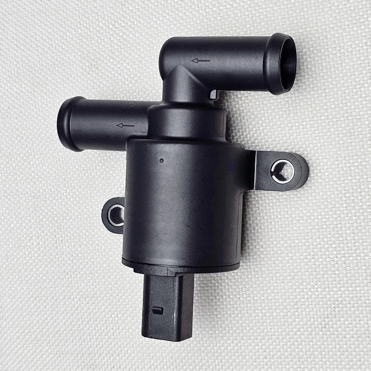 Car Heater Control Valve 4H0121671D with Plug For Audi A4 A5 A6 C7 A7 A8 Q5 VW Golf 7 Passat B8 Solenoid Valve 4H0121671B