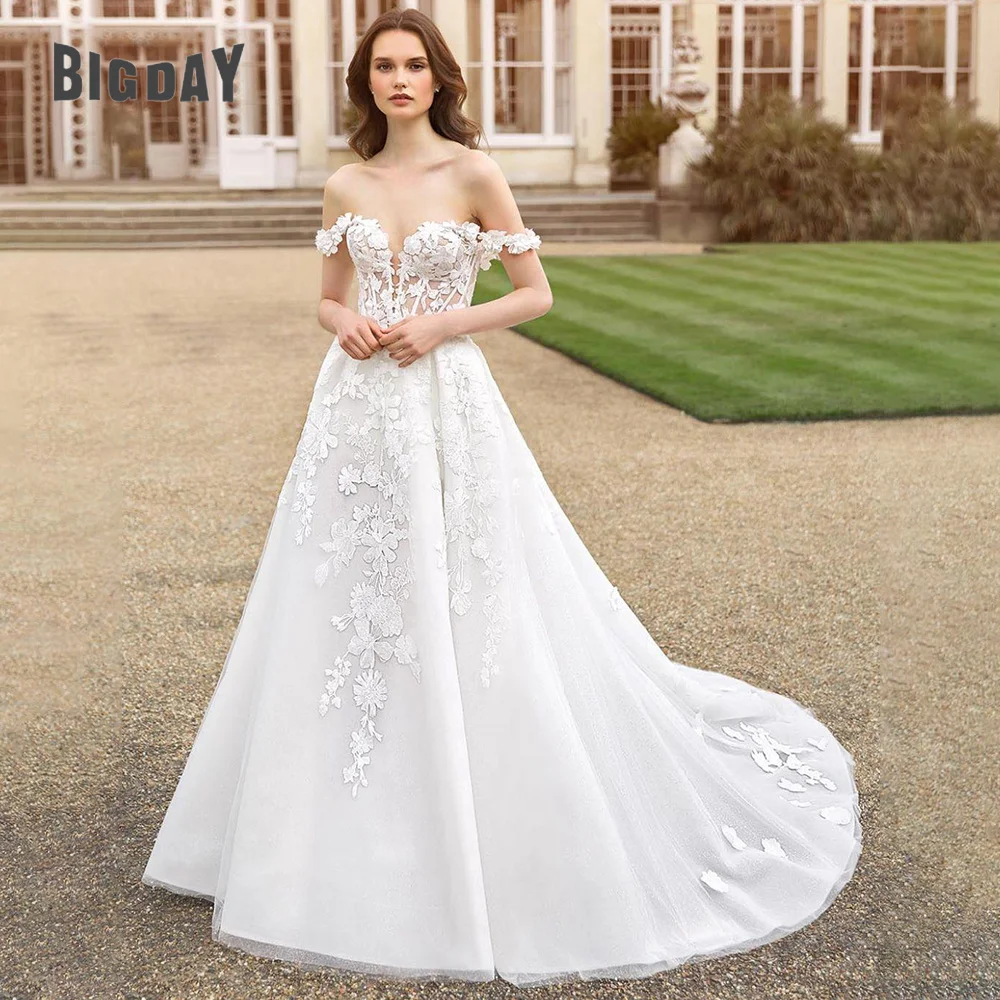 Рисунок 4 - Женское свадебное платье с кружевной аппликацией