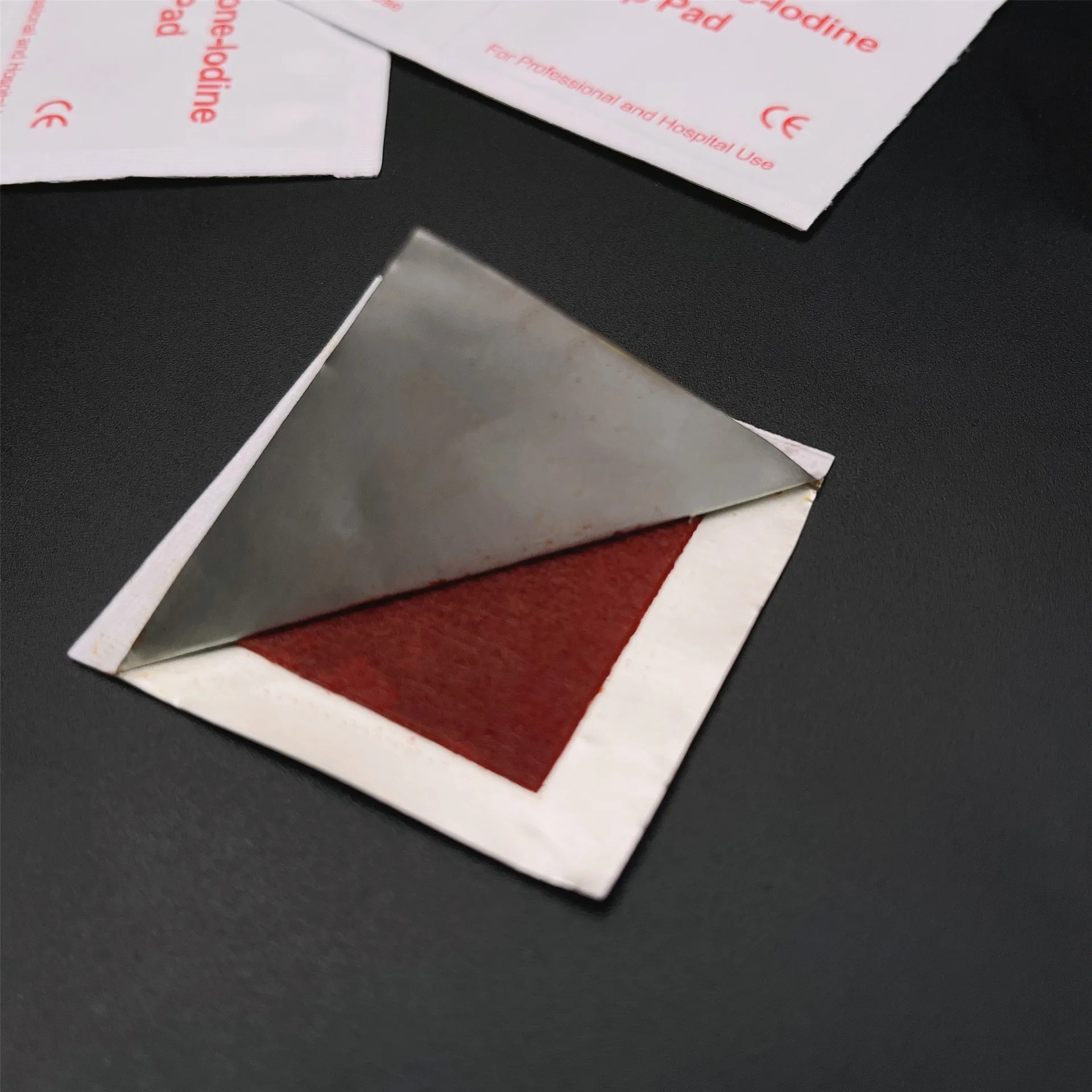 Skin iodine wound disinfection treatment, convenient to carry outdoor sports disaster essential first aid kit supplies