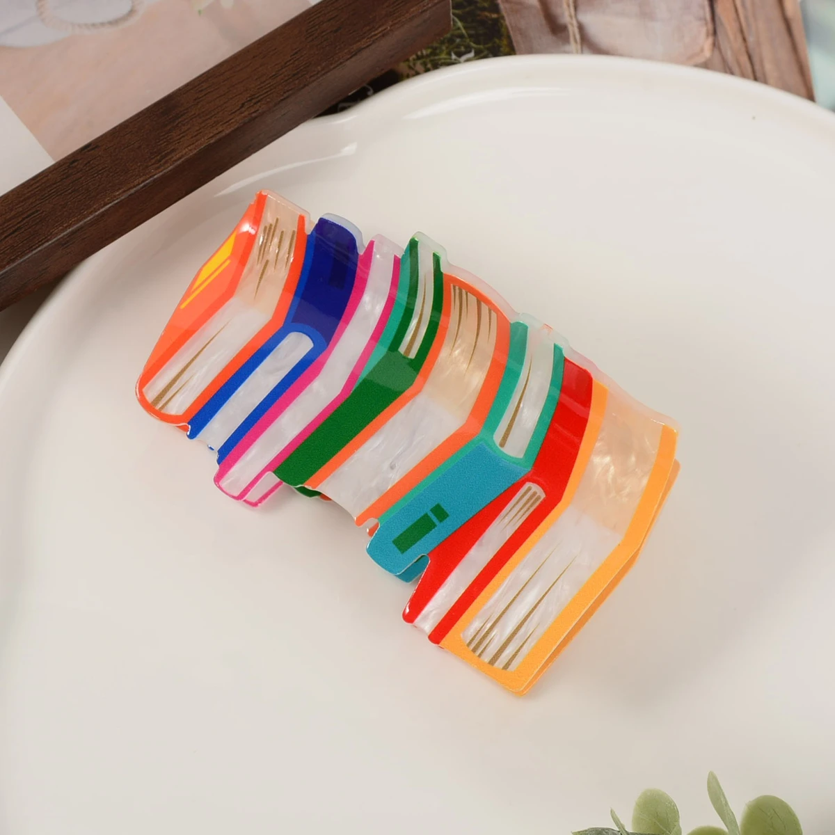 1 Stück Nischen-Haarspange aus Acryl für Bücherregale, bonbonfarbene Haarspange, Haarspange für frische Geschichten, große Y2K-Dopamin-Scheiben-Haarspange – Detail 7