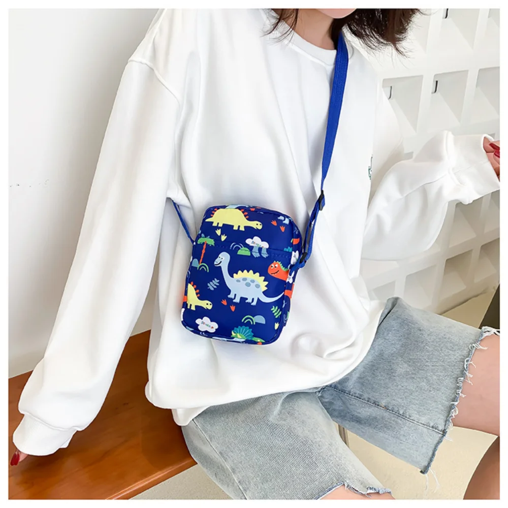Cartoon Männer Frauen Dinosaurier Umhängetaschen Leinwand Tasche Make-up Tasche Telefon Tasche Kosmetik tasche Hüft tasche Brusttasche – Detail 17