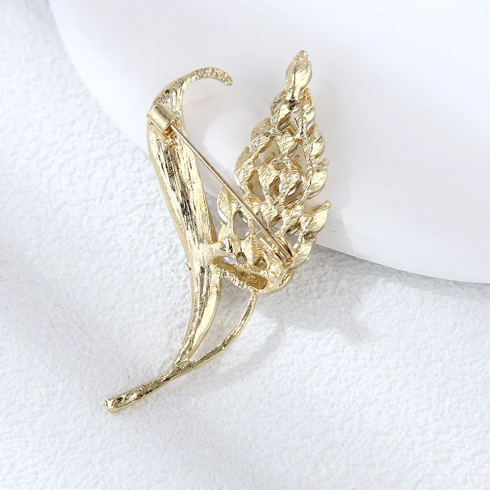 New High-End Suit Luxury Sweater Cc Brooch Real Gold Electroplating Ladies  Dress Jewelry Accessories Rhinestone Bow Brooch - China Brooch and Letter  Brooch price