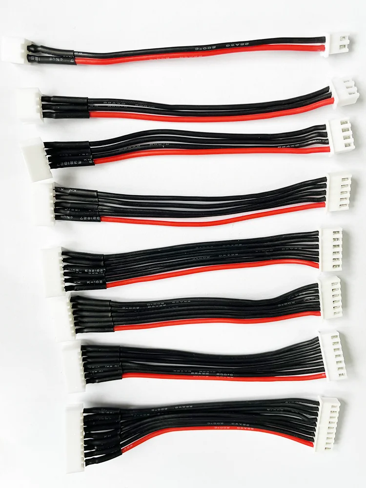 Ensemble de câbles ruban 10S 11 fils de différentes longueurs pour simulateur de formation, disposés en éventail.