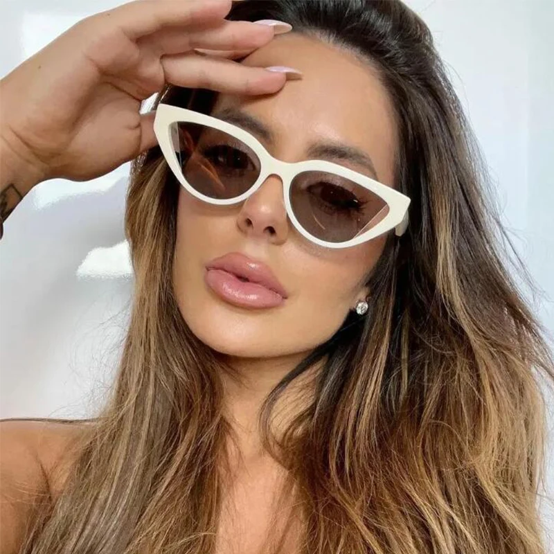Classic Retro Hollow Lens Cat Eye Sunglasses Women Luxury  display picture 1