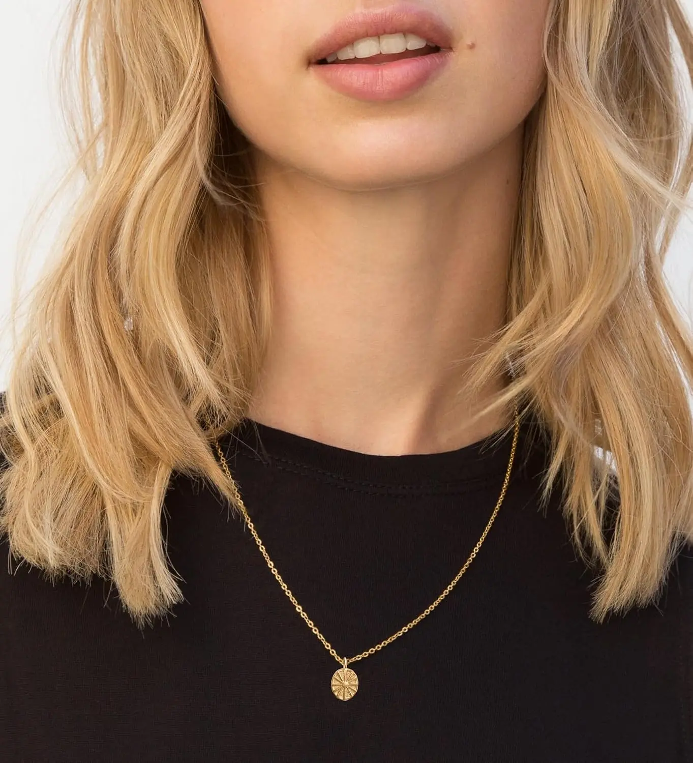 Women's stainless steel oval Sun necklace fashion trend niche everything with light luxury clavicle chain pendant jewelry