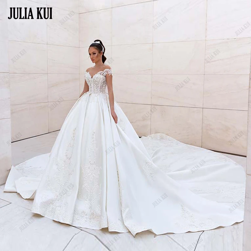 

Julia Kui Luxury Satin Sheer Neck Ball Gown Wedding Dress Beading Pearls Embroidery Appliques Lace Bride Dress Vestido De Noiva