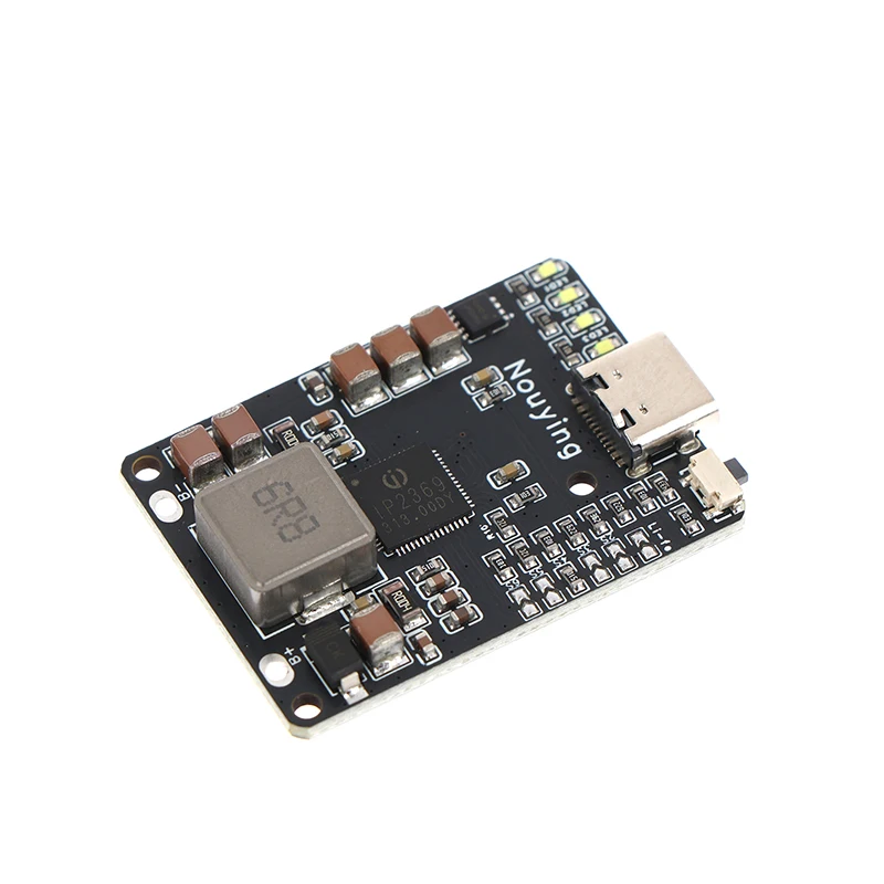 Module chargeur batterie lithium 2-6S 45W PD QC connecté à une batterie de drone, en cours de charge.