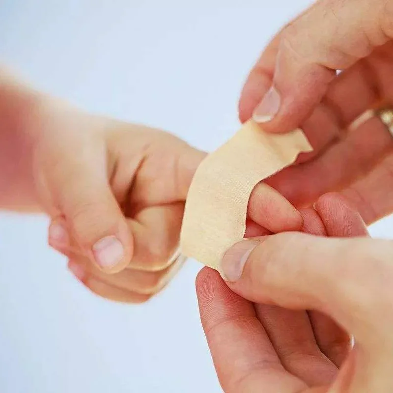 100pcs/lot Baby Bandages Wound Strip Skin Dressing Patch Kit Self-adhesive Bandage Non-woven Fabrics Band Aid Sticking Plaster