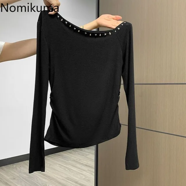 T-shirt noir pour femmes, vêtements à épaules dénudées, tunique à rivets, col Slash, Y2k, hauts coréens, Chic et Sexy, 2025 1