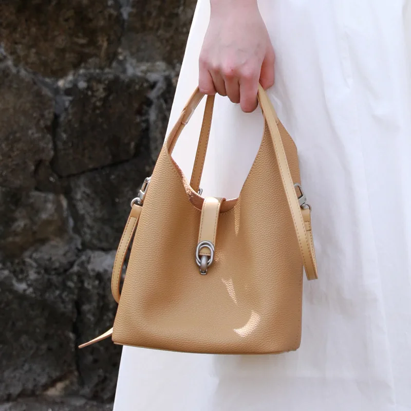 

Cowhide Vegetable Basket Tote Bag Versatile Handheld Crossbody Bucket Bag Tote Crescent Bag