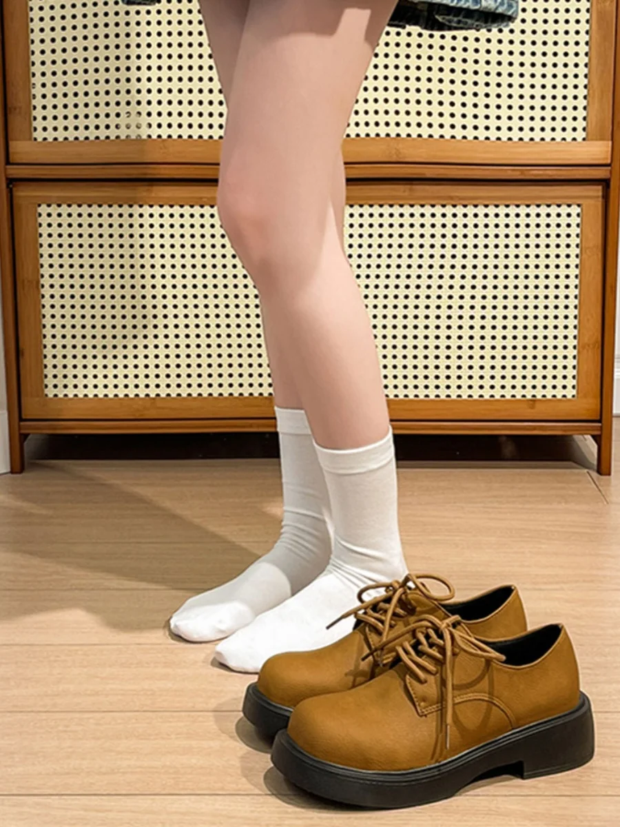 

Женские кроссовки с закрытым носком, повседневная обувь в британском стиле с искусственным мехом, на платформе, с круглым носком, на плоской подошве, осень