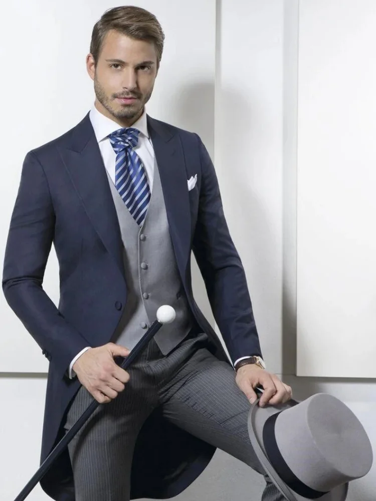 

Men Suit 3 Pieces Set One Button Navy Blue Groom Tuxedos Peak Lapel For Wedding Party Evening Suits Jacket Vest With Pants