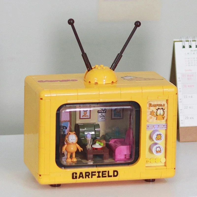 BALODY Garfield Series Building Blocks Convertible TV Model Bricks Creative Desktop Ornaments DIY Toys for Kids Holiday Gifts