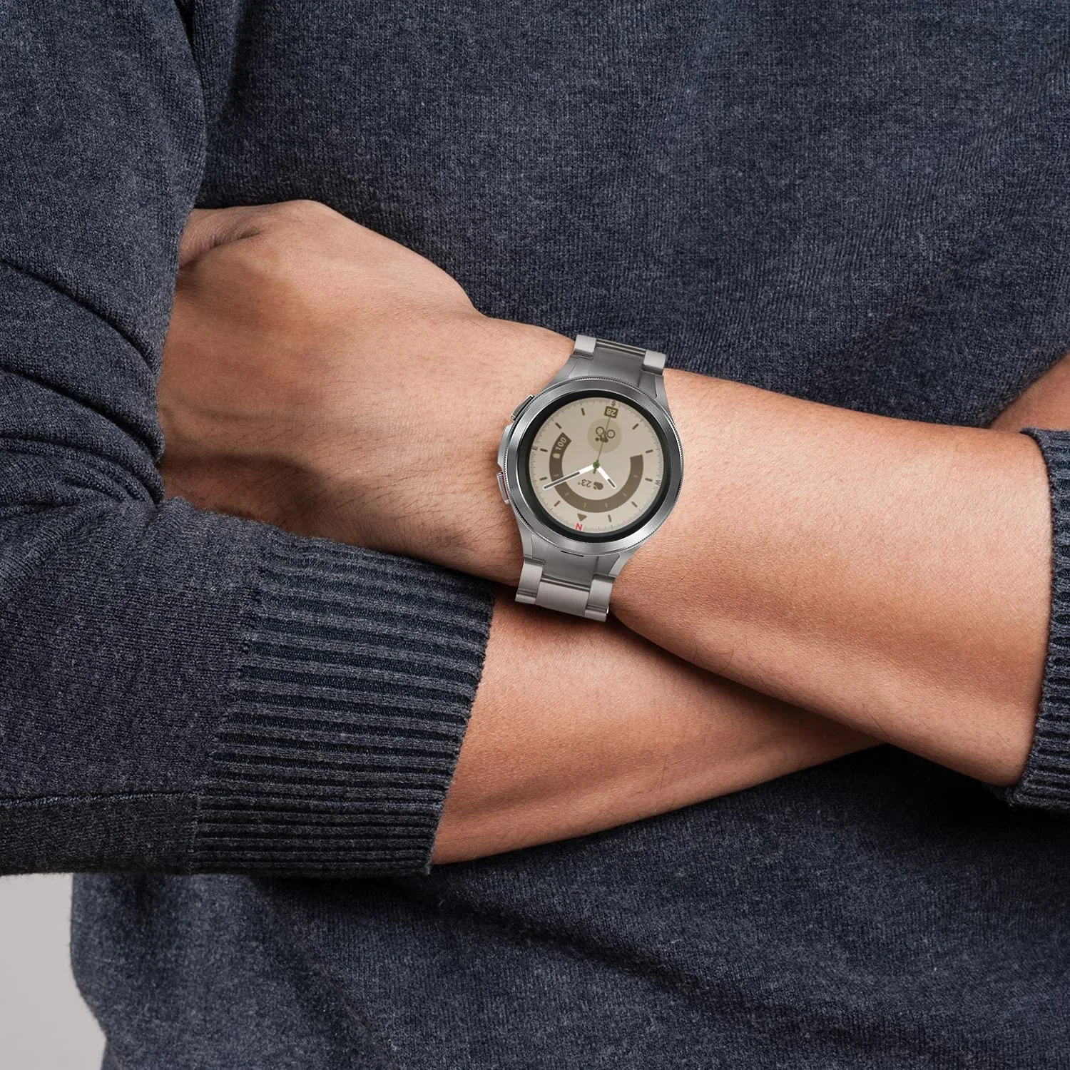 Sleek Stainless Steel Strap with Gapless Design
