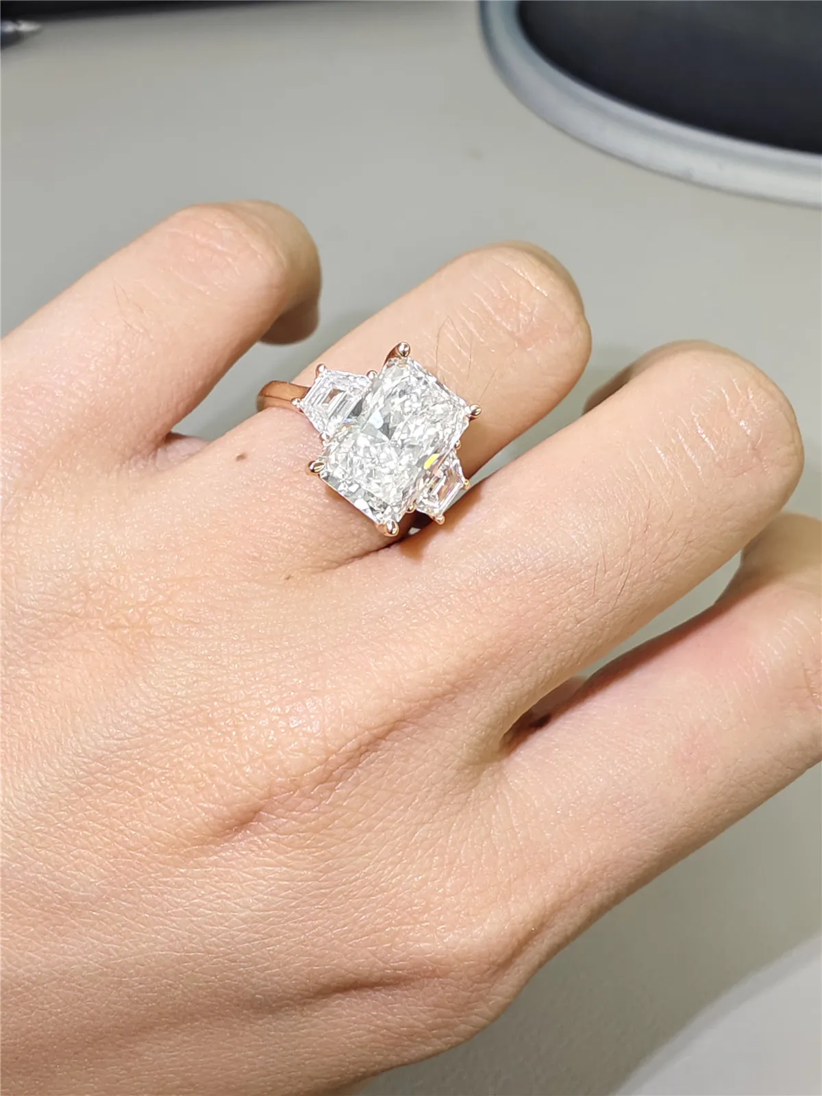 14K Gold Lab-Grown Diamond CVD HPHT Radiant Cut 4CT Three-Stone Ring 10K Gold Engagement Ring Fashion Jewelry Wholesale 6