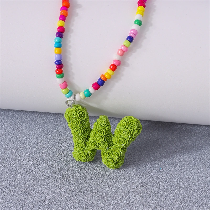 Böhmische 26 Brief A-Z Anhänger Halskette für Frauen handgemachte bunte Perlen Halskette Mädchen Party Festival Schmuck Geschenke – Detail 26