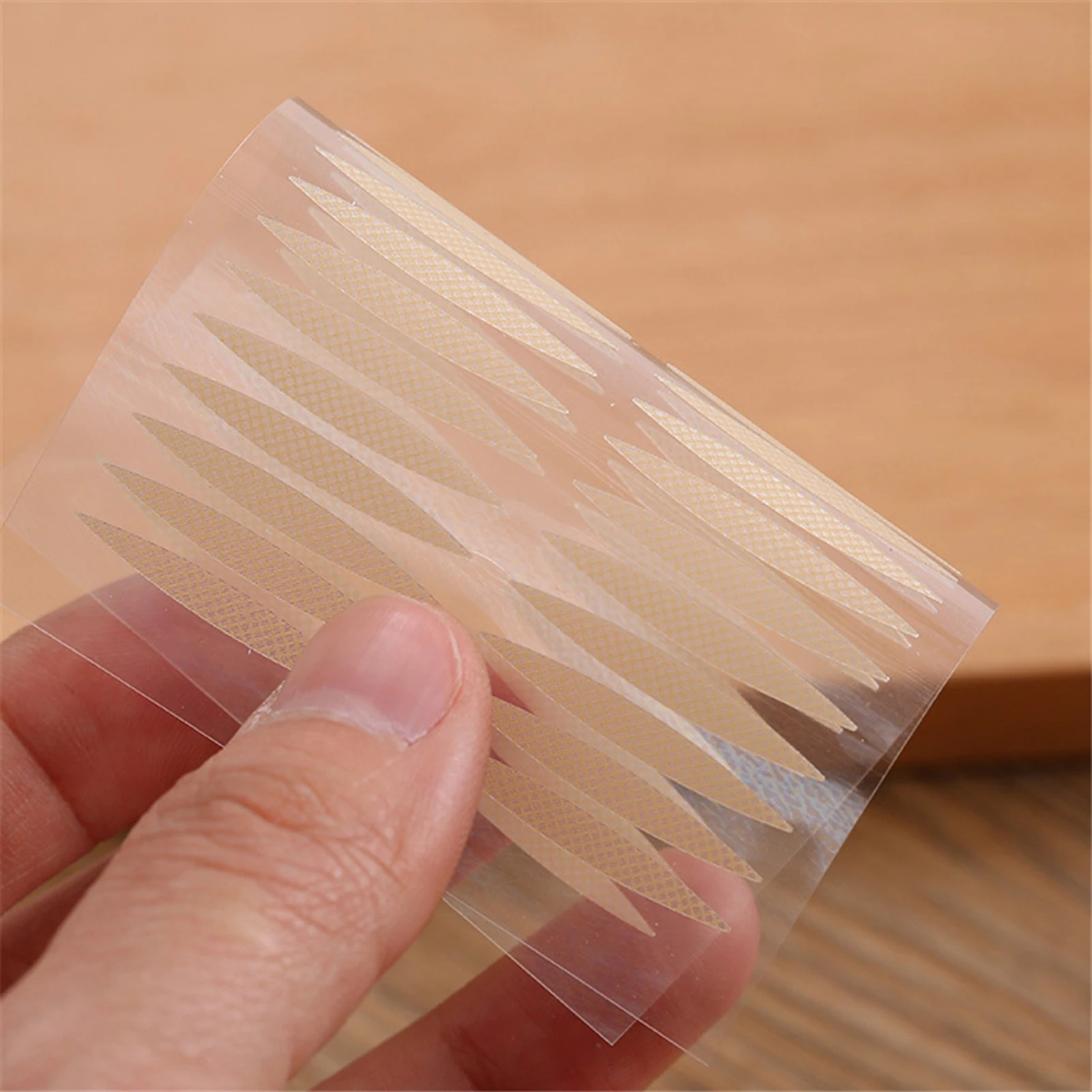 자가 접착식 쌍꺼풀 테이프 400개 보이지 않는 자가 접착식 쌍꺼풀 스트립 스티커 아이 메이크업 도구