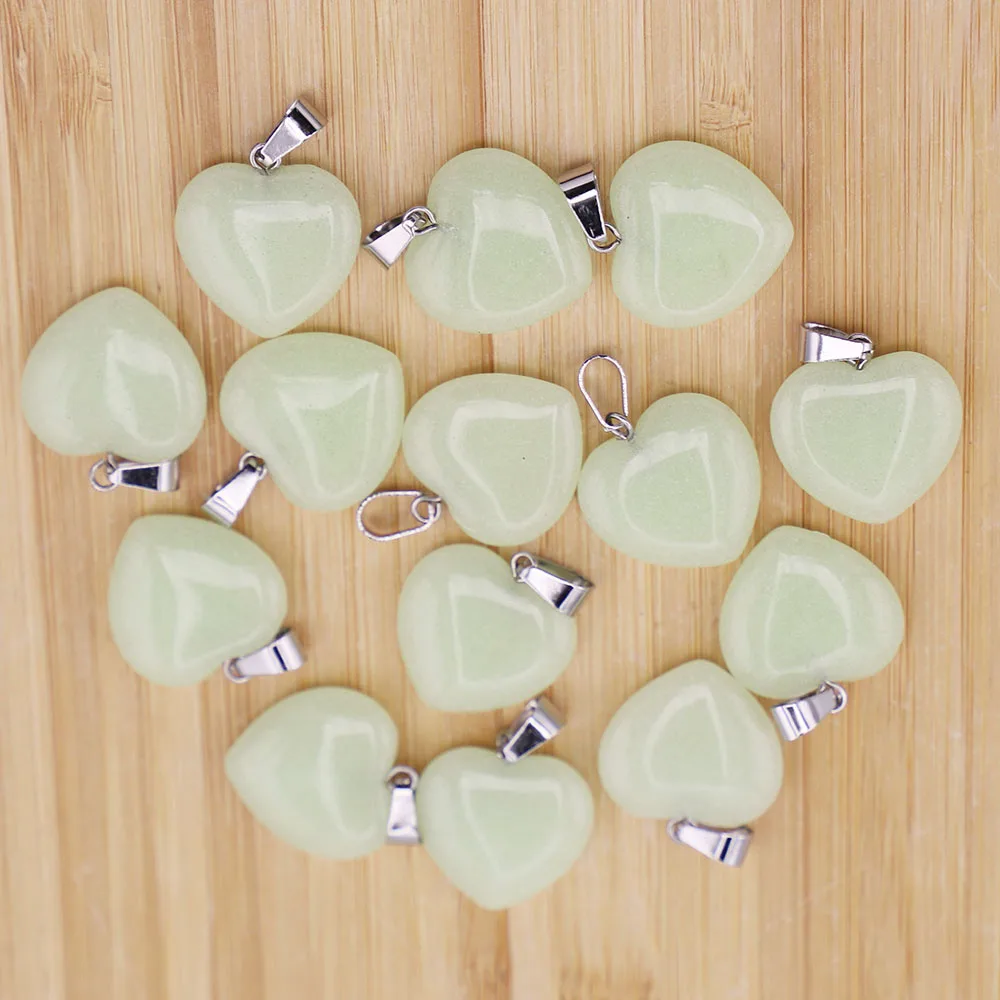 Free Shipping Natural Green Luminous Stone Love Necklace Heart Fluorescent Pearl Pendant Jewelry Accessories Wholesale 30Pcs/Lot
