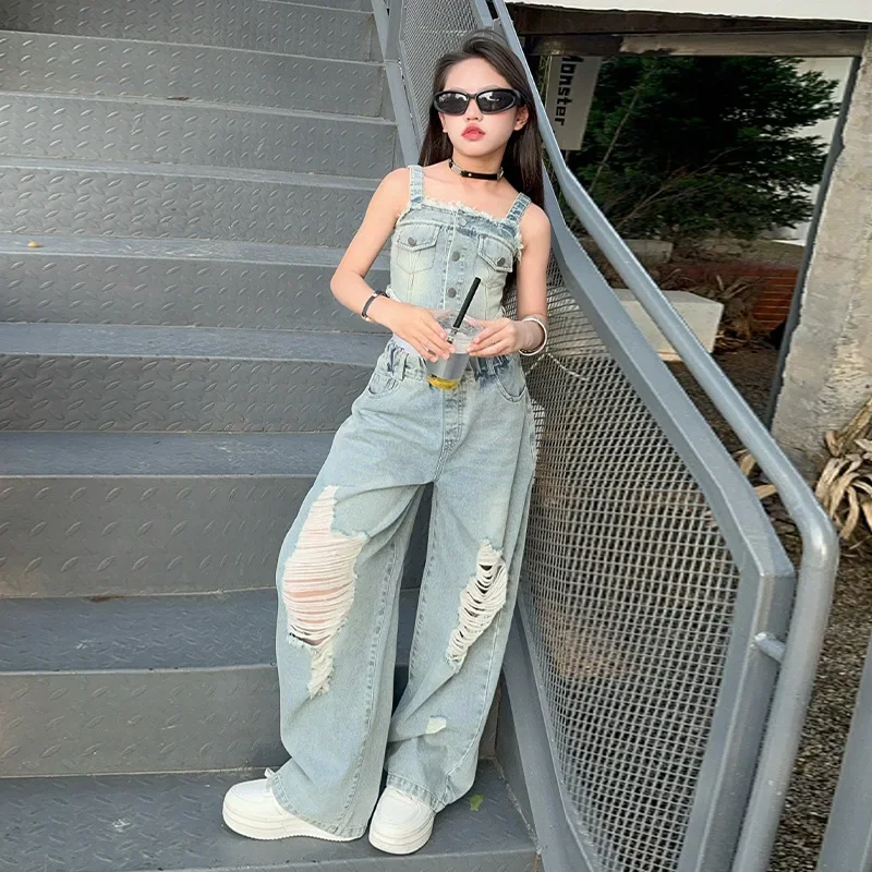 Sleeveless Denim Outfit 5