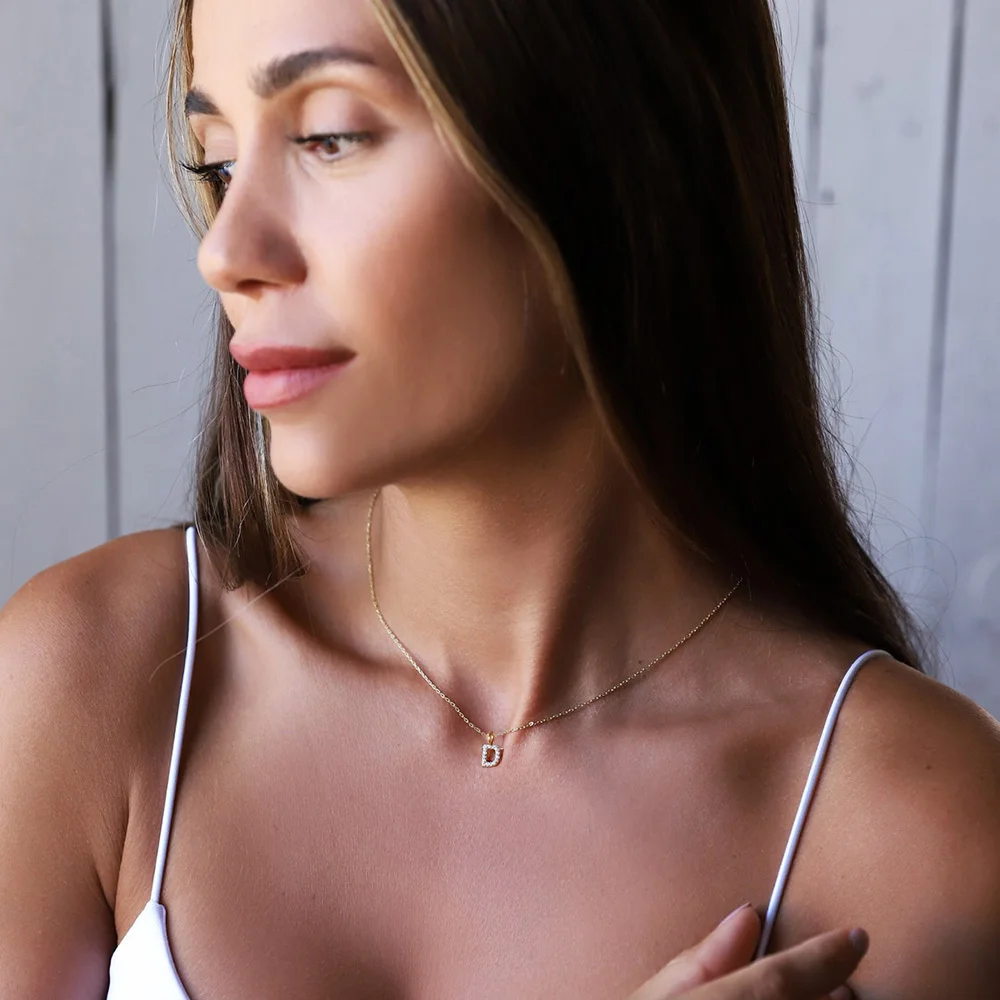 Vnox A-Z minuscola prima collana da donna, piccola collana a catena da ragazza con lettere bling, pendente con colletto a strati in acciaio inossidabile color oro_voghion.com