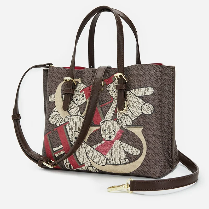 تصميم أحرف CH للسيدات، مع التركيز على الموديلات ال...