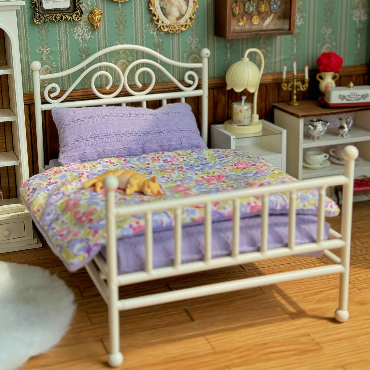 1:8--1:12 Miniature Simulation Furniture metal bed with 3pcs