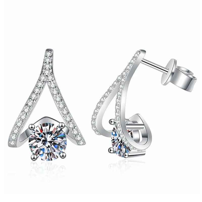 

E121 Lefei Fashion Classic White 0.5 Moissanite Exquisite Design Letter V Earrings For Charm Women Silver 925 Party Jewelry Gift