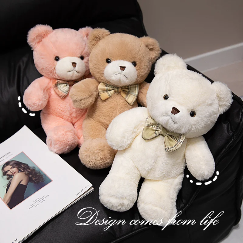 Orsetto Di Peluche Con Cuscino a Forma Di Cuore Buon Compleanno Immagine Stock - Immagine di